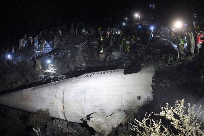 Photos du crash de l'ATR 42 de Pakistan International Airlines