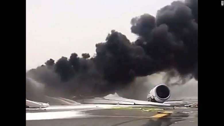 Photos du crash du Boeing 777 d'Emirates Airline