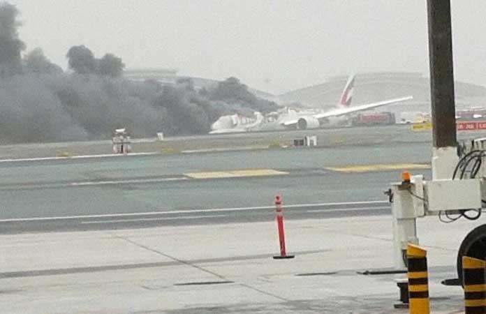 Photos du crash du Boeing 777 d'Emirates Airline