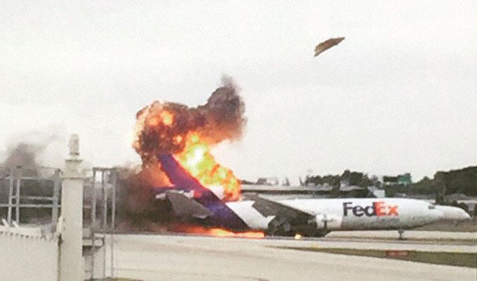 FedEx MD-10-10F plane crash - Fort Lauderdale, Florida, USA