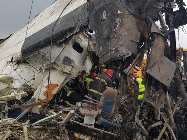 Photos du crash du Dash 8 d'US-Bangla