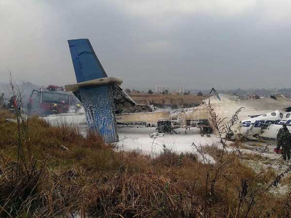 Photos du crash du Dash 8 d'US-Bangla