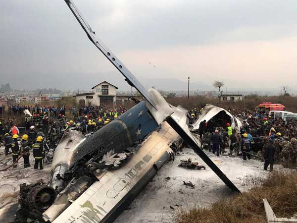 Photos du crash du Dash 8 d'US-Bangla