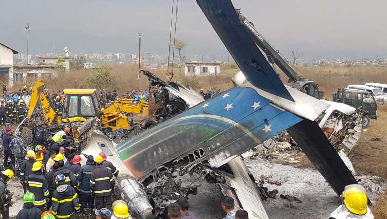 Photos du crash du Dash 8 d'US-Bangla