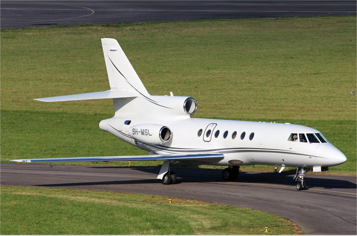 Aircraft similar to the one which crashed (Dassault Falcon 50)