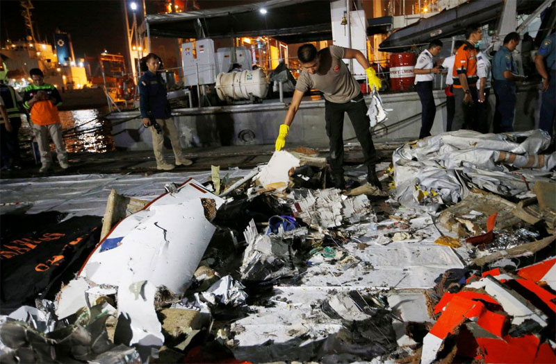 Photos du crash du Boeing 737 de Lion Air