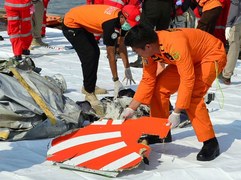 Photos du crash du Boeing 737 de Lion Air