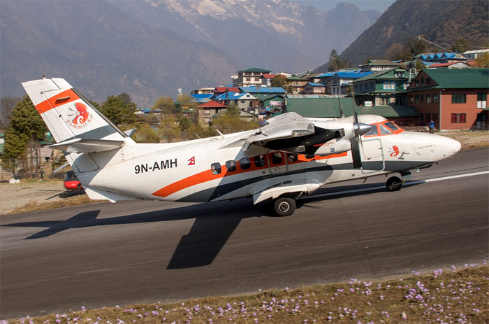 Aircraft similar to the one which crashed (Let L-410UVP)