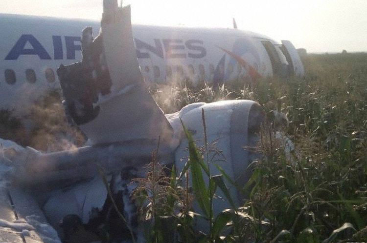 Photos du crash de l'Airbus A321 d'Ural Airlines
