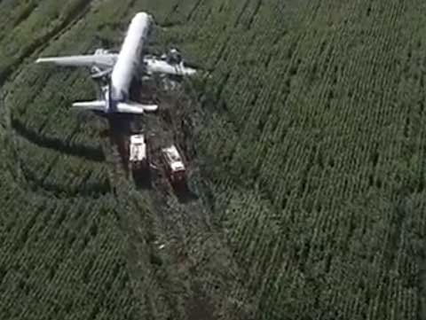 Photos du crash de l'Airbus A321 d'Ural Airlines