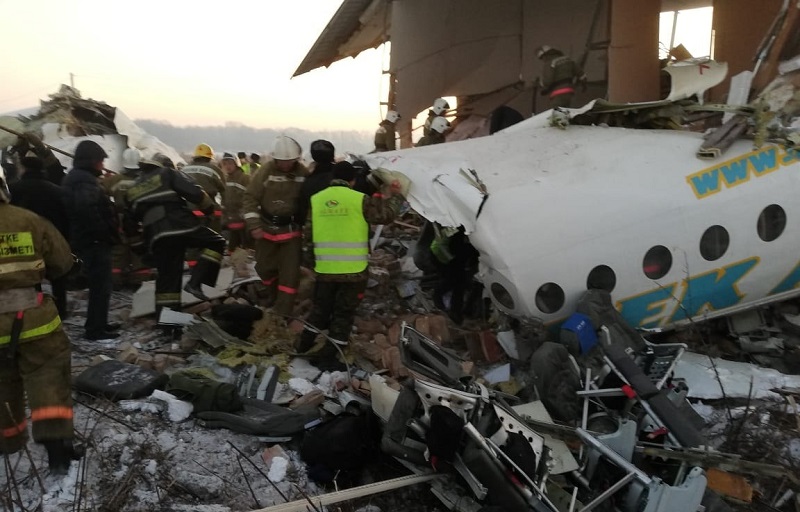 Photos du crash du Fokker F-100 de Bek Air