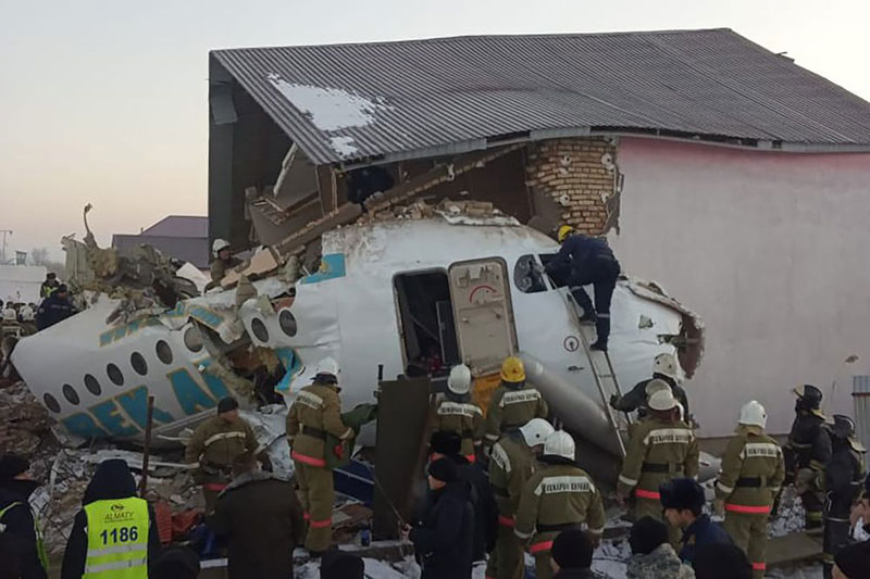 Photos du crash du Fokker F-100 de Bek Air