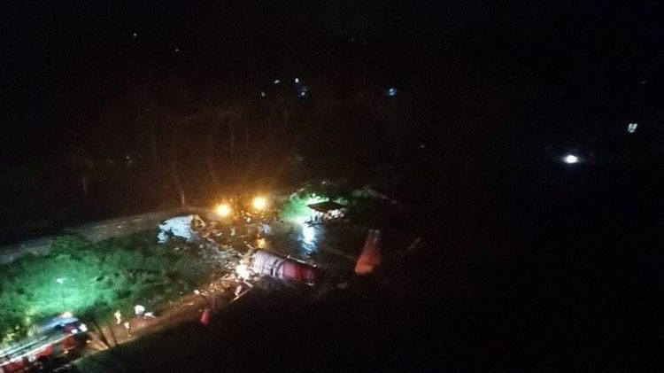Photos du crash du Boeing 737 d'Air India Express