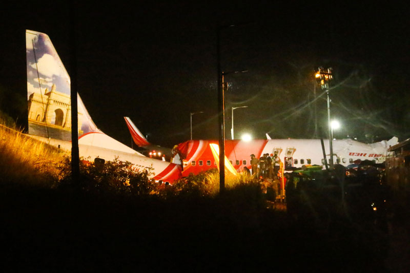 Photos du crash du Boeing 737 d'Air India Express