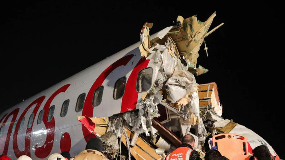 Photos of the Pegasus Airlines Boeing 737 crash
