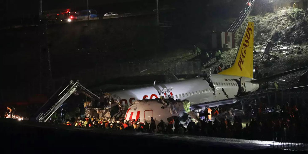 Photos of the Pegasus Airlines Boeing 737 crash