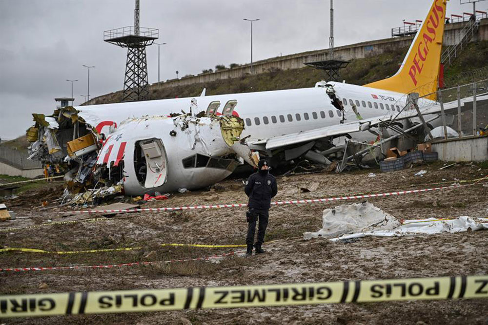 Photos of the Pegasus Airlines Boeing 737 crash