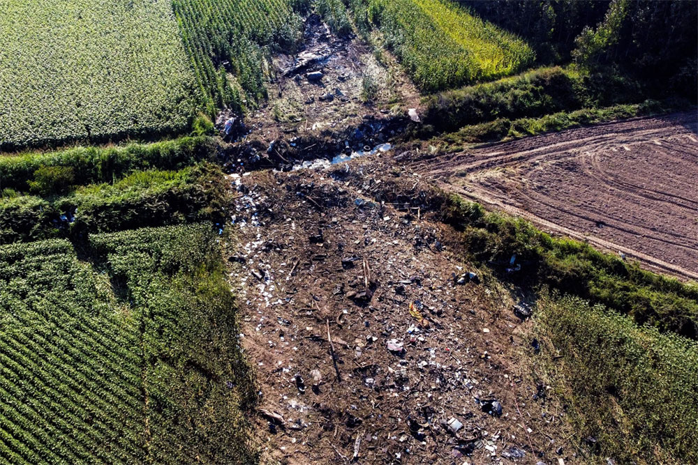 Meridian Antonov AN-12BK plane crash - Kavala, Greece