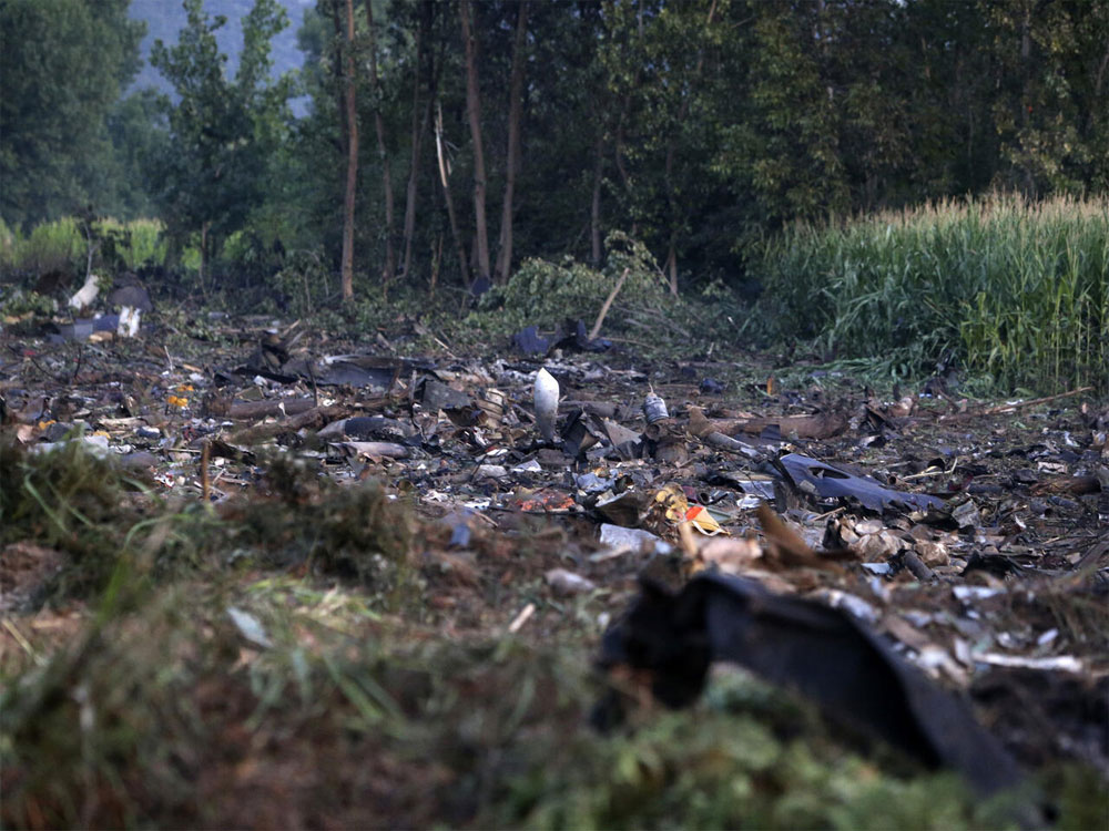 Photos du crash de l'Antonov 12BK de Meridian
