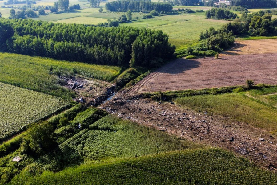 Photos of the Meridian Antonov 12BK crash