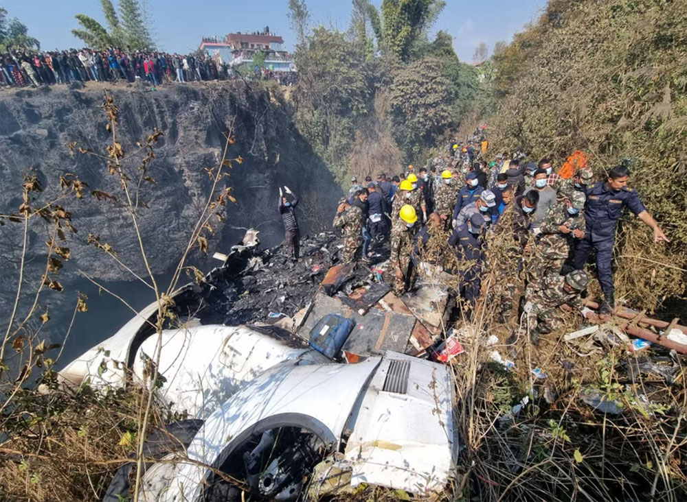 Photos du crash de l'ATR 72 d'Yeti Airlines