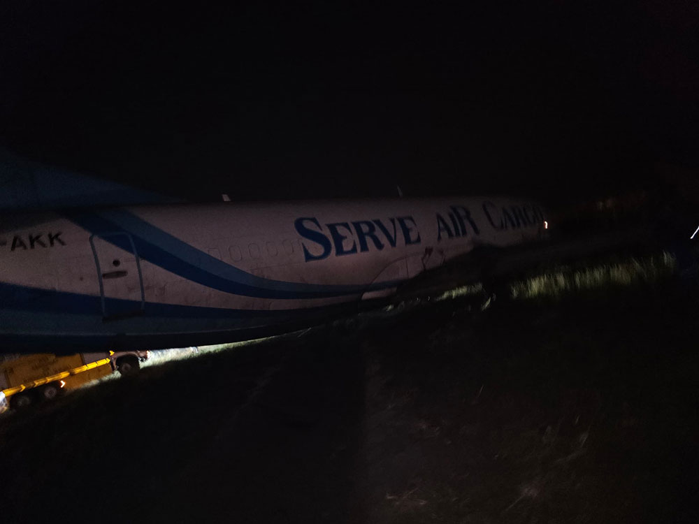 Photos du crash du Boeing 737 cargo de Serve Air Cargo