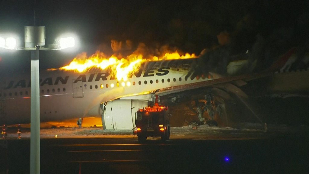 Photos du crash de l'Airbus A350 de Japan Airlines