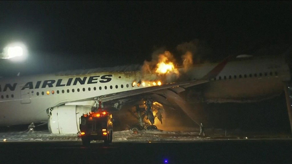Photos du crash de l'Airbus A350 de Japan Airlines