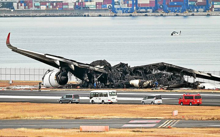 Photos du crash de l'Airbus A350 de Japan Airlines