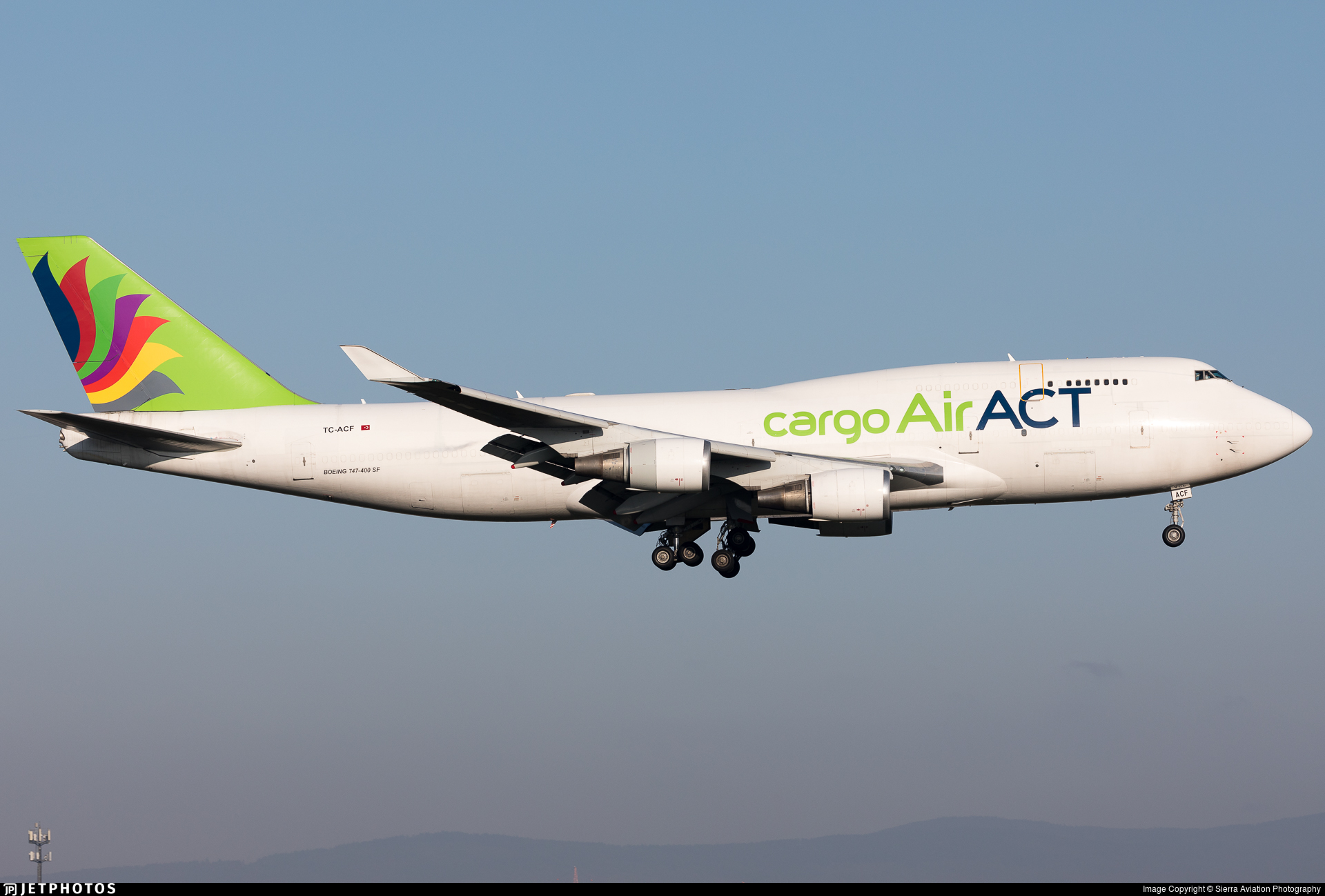 Aircraft similar to the one which crashed (Boeing 747-481F)