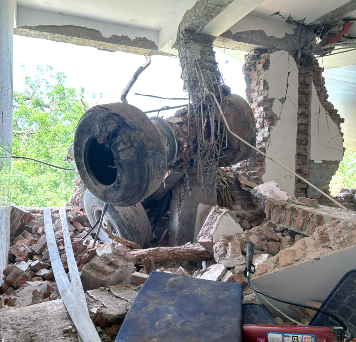 Photos du crash du Boeing 787 d'Air India