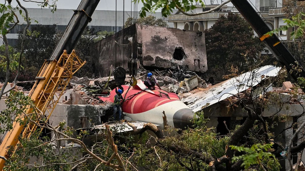 Photos du crash du Boeing 787 d'Air India