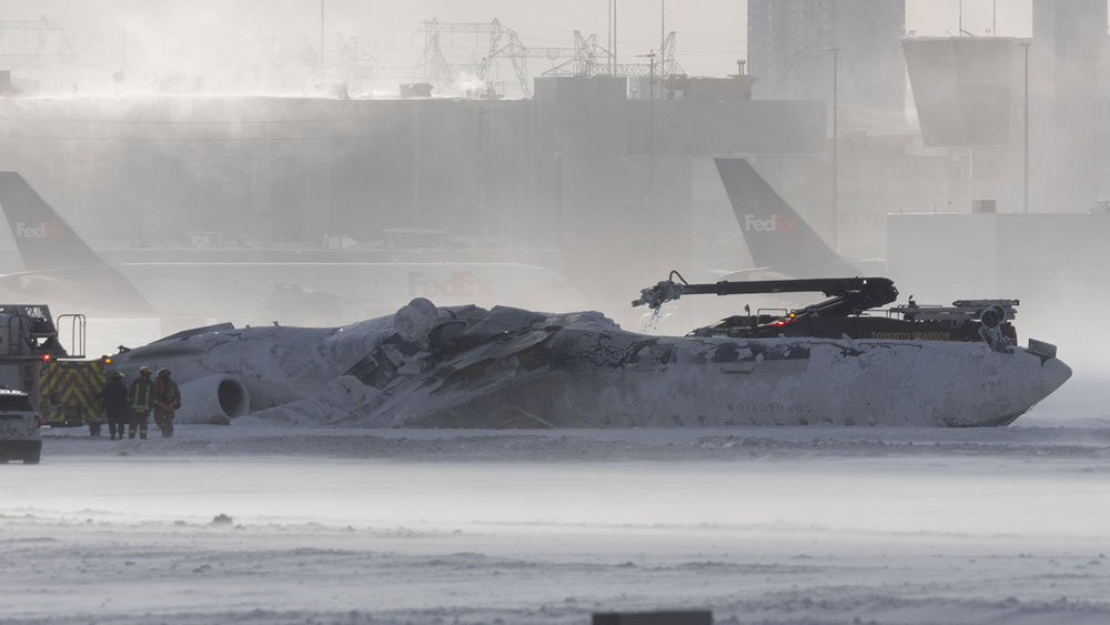 Photos du crash du Canadair CRJ-900LR de Delta Connection