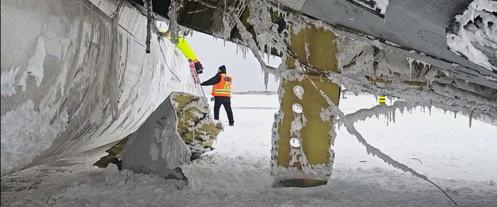 Photos du crash du Canadair CRJ-900LR de Delta Connection