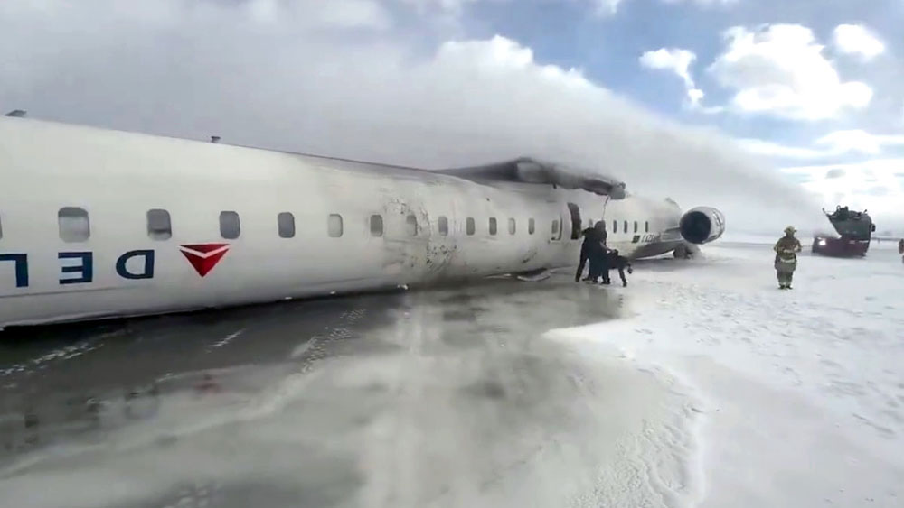 Photos du crash du Canadair CRJ-900LR de Delta Connection