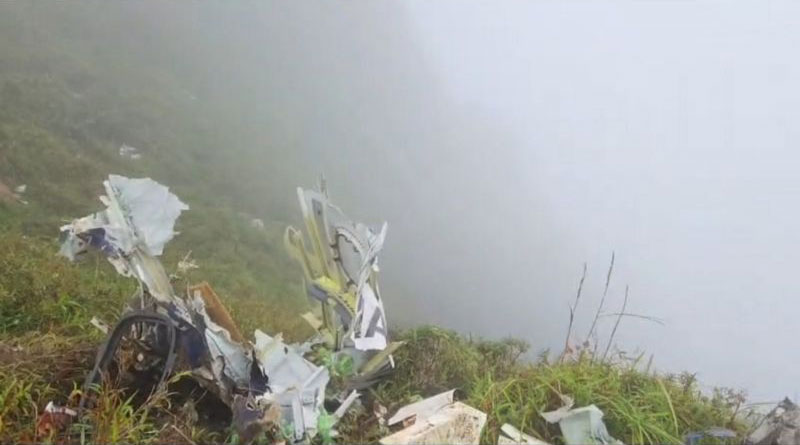 Photo 2 sur 5 : Accident d'un ATR 42-512 d' Indonesia Air Transport - Makassar, Indonésie