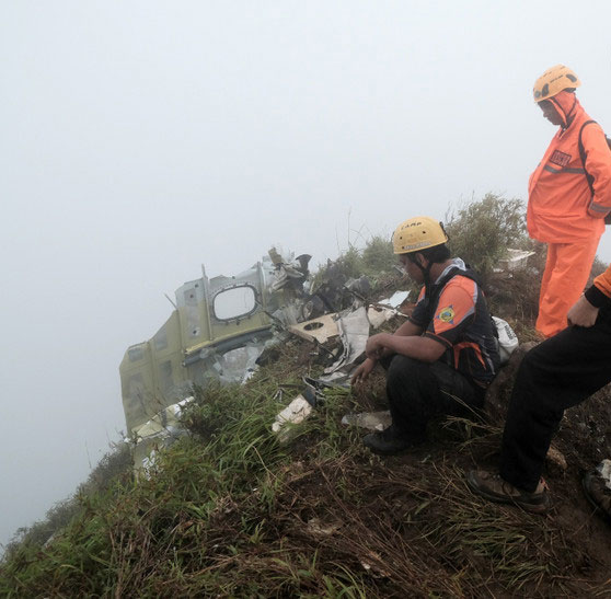 Photo 3 sur 5 : Accident d'un ATR 42-512 d' Indonesia Air Transport - Makassar, Indonésie