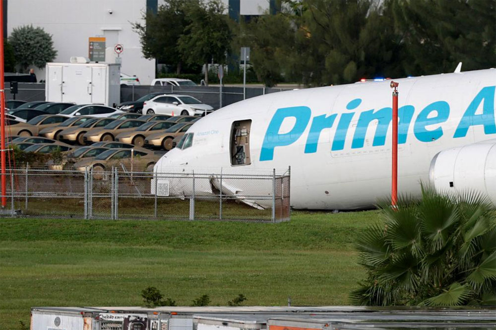 Photos du crash du Boeing 767 cargo d'Amazon Prime