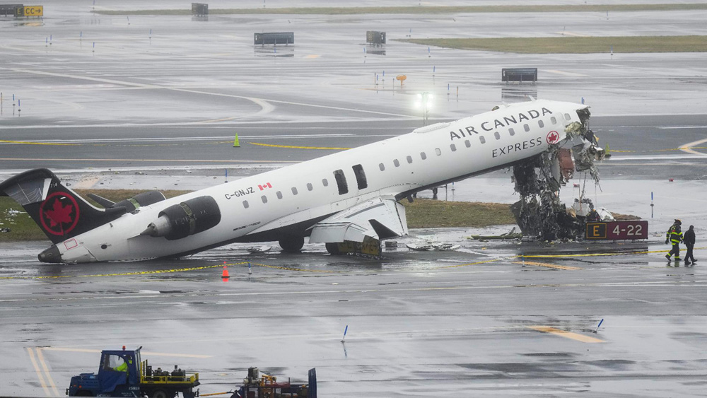 Accident d'un avion d'Air Canada Express (Jazz) : un Canadair CRJ-900LR avec 76 personnes à bord s'écrase à l'atterrissage à New York (Etats-Unis) - 22 Mars 2026