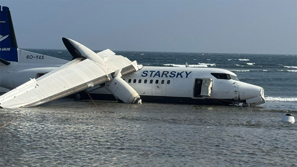 Accident d'un Fokker 50 de  Starsky Aviation - Mogadiscio, Somalie