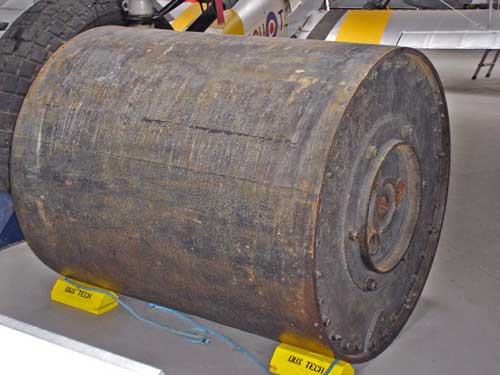 Bombe rebondissante présentée dans un musée