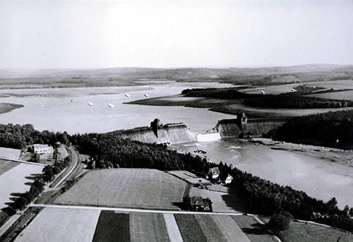 Barrage allemand détruit après le raid des Dambusters Barrage allemand détruit après le raid des Dambusters