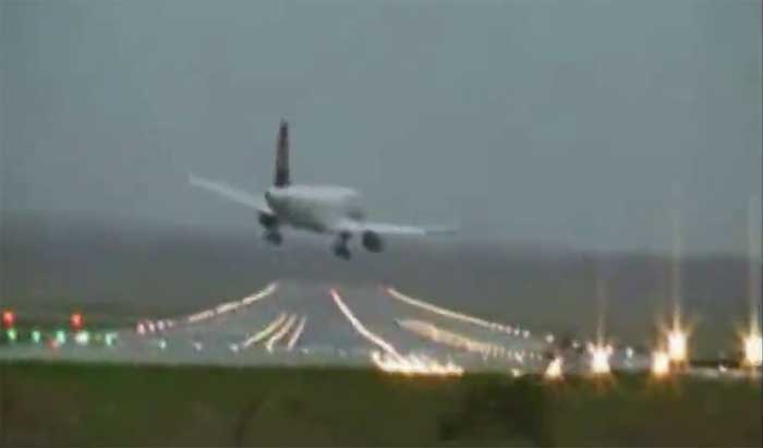 Wing strike : Lufthansa Airbus A320 nearly crashed during crosswind approach