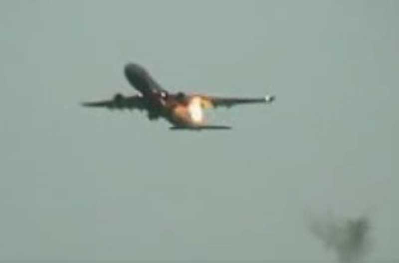 Flames spitting from the A330 engine