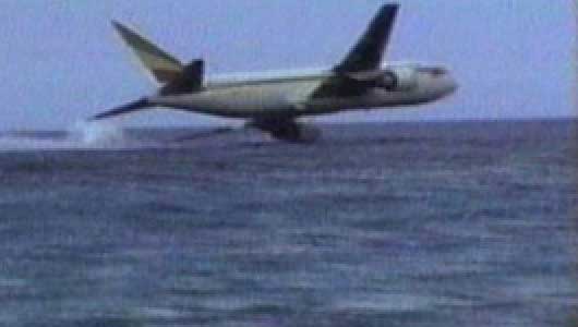 Le Boeing 767 détourné par des pirates s'abîme aux Comores par manque de carburant