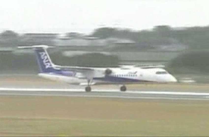Difficult Dash 8 landing with the nose landing gear stuck retracted