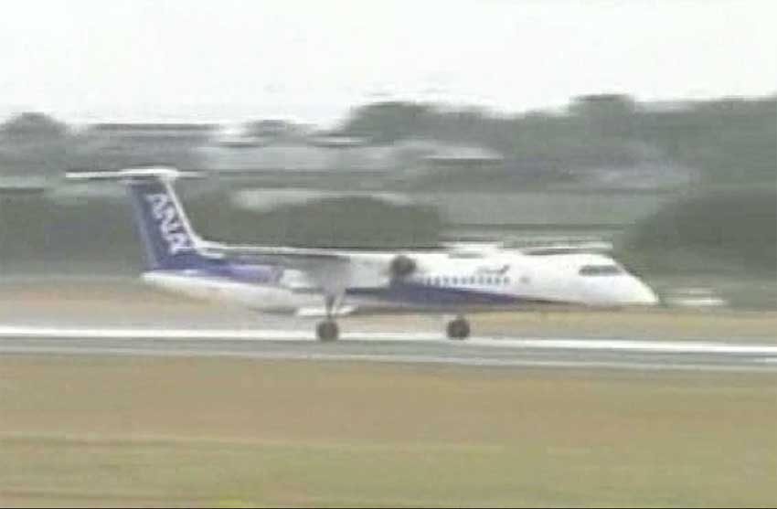 Atterrissage d'un DHC-8 avec le train avant rentré