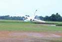 Runway covered with mud: the Let 410 landing ends badly