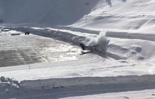 PA-46 skids on landing at Courchevel and hits a mound of snow