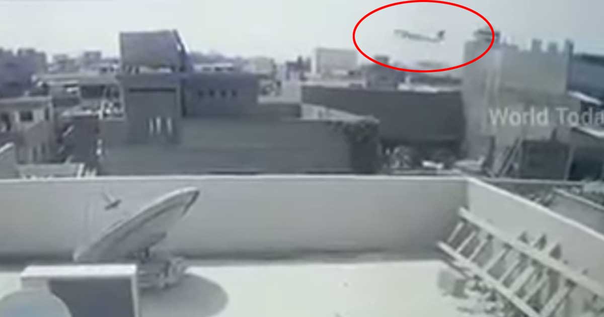 L'A320 s'écrase dans une zone résidentielle au Pakistan : une caméra filme les dernières secondes